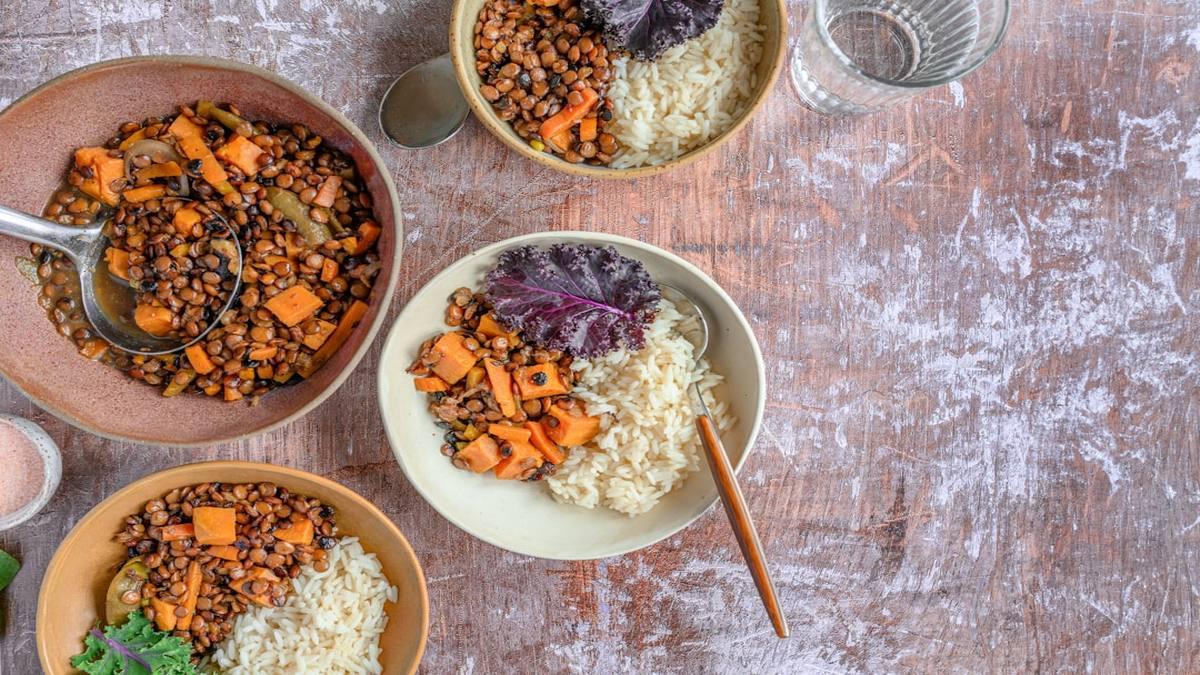 whole-food meals for a happy gut — nourishing lentil bowl with fresh vegetables