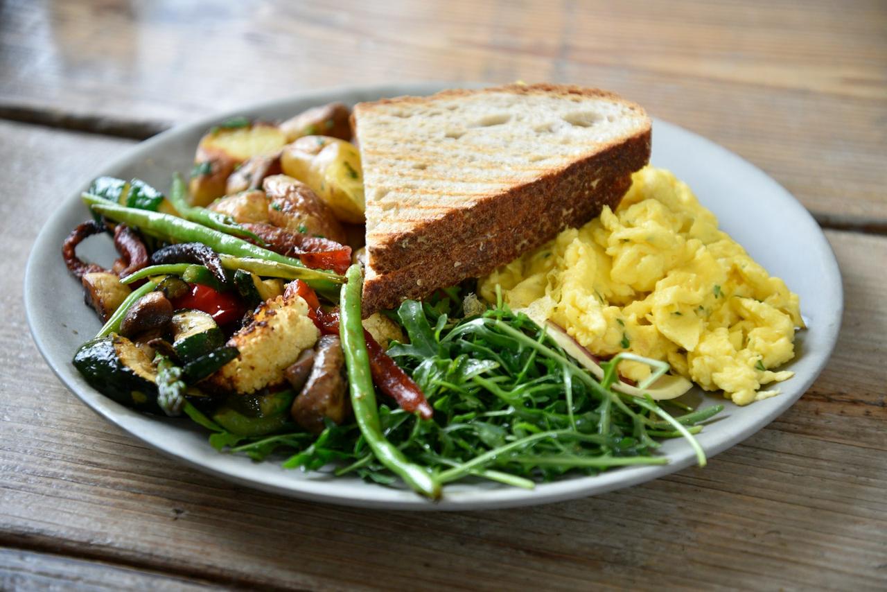 high-protein plant-based breakfasts — savory tofu scramble with fresh vegetables